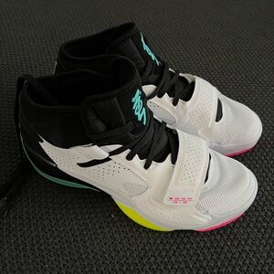 NWOT OR BOX Jordan Zion 2